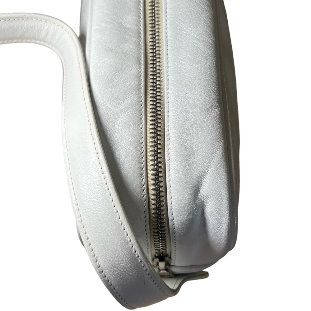 Courrèges vintage leather bag iconic camera bag with signature front logo white - Picture 4 of 16